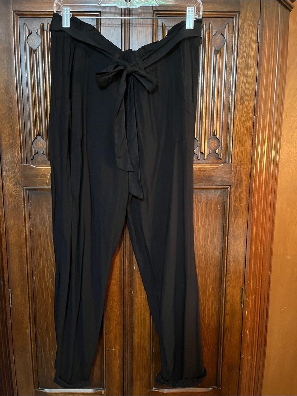Ruffled waist crown and Ivy black Jogger style lightweight viscose summer pants